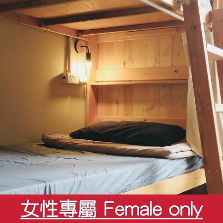 Walk Home Hostel Chiayi Buitenkant foto