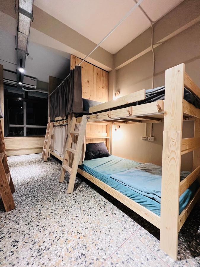Walk Home Hostel Chiayi Buitenkant foto
