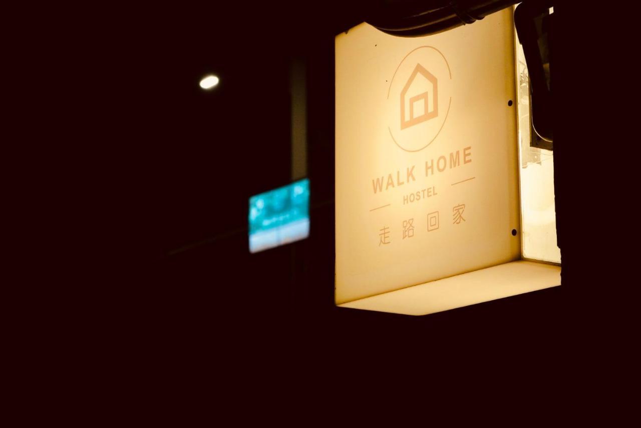 Walk Home Hostel Chiayi Buitenkant foto